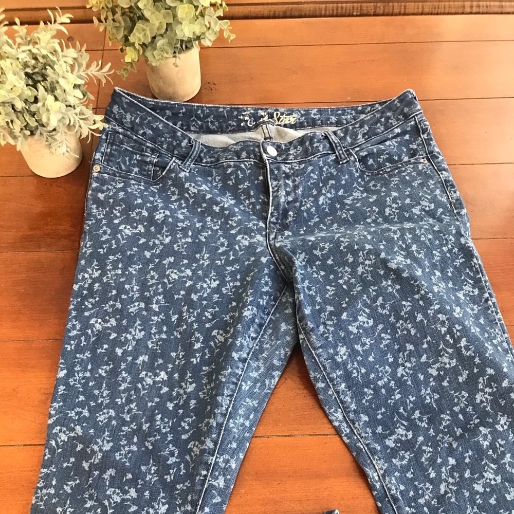 Old Navy Rockstar Skinny Jeans, size 16